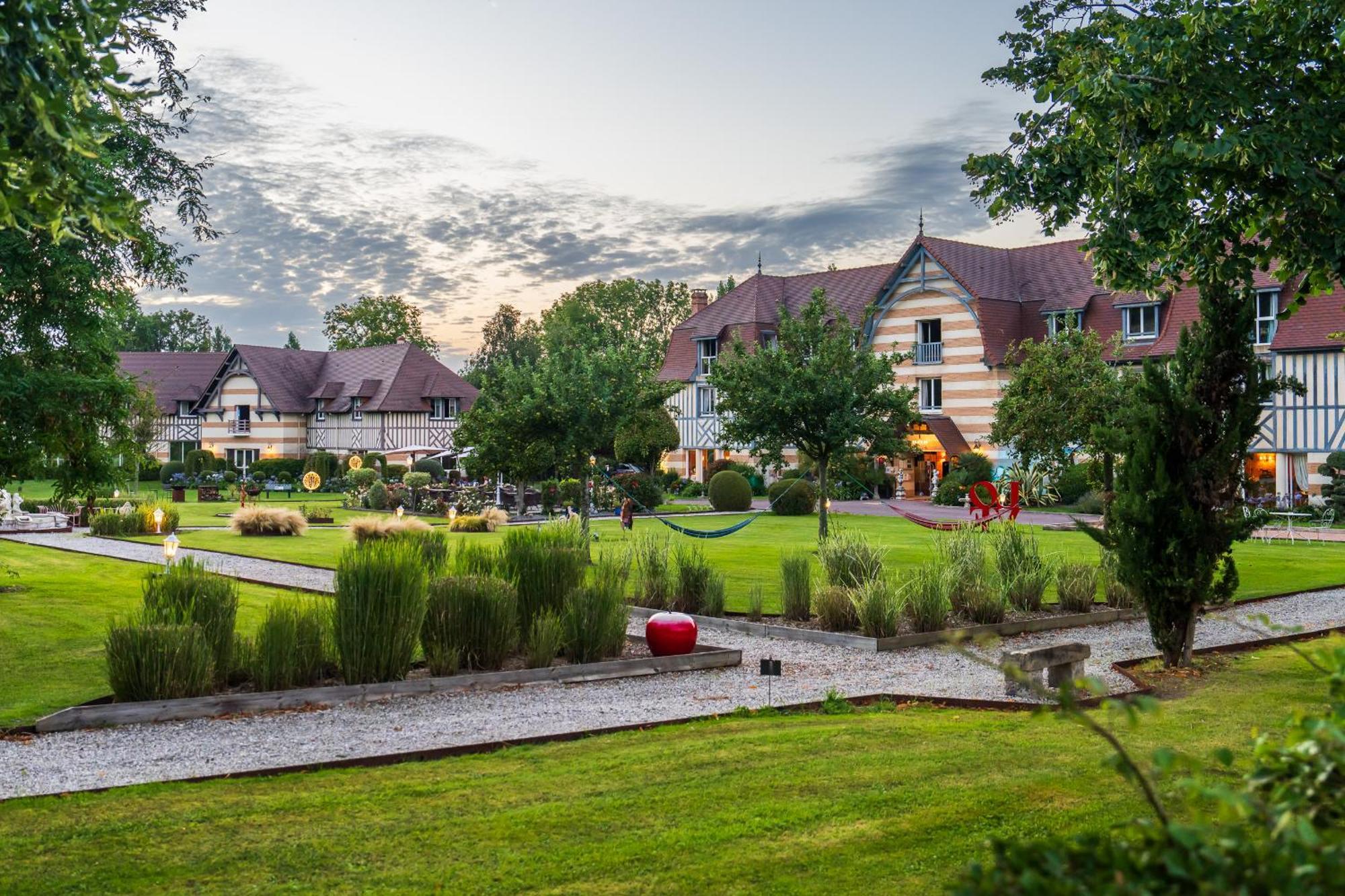Le Manoir De La Poterie & Spa Cricqueboeuf Exterior photo